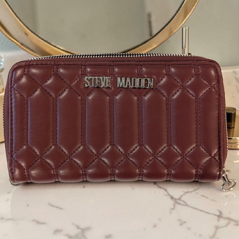 Steve Madden Wallet Bhadden Quilted Zip Around Wristlet Burgundy Super Soft